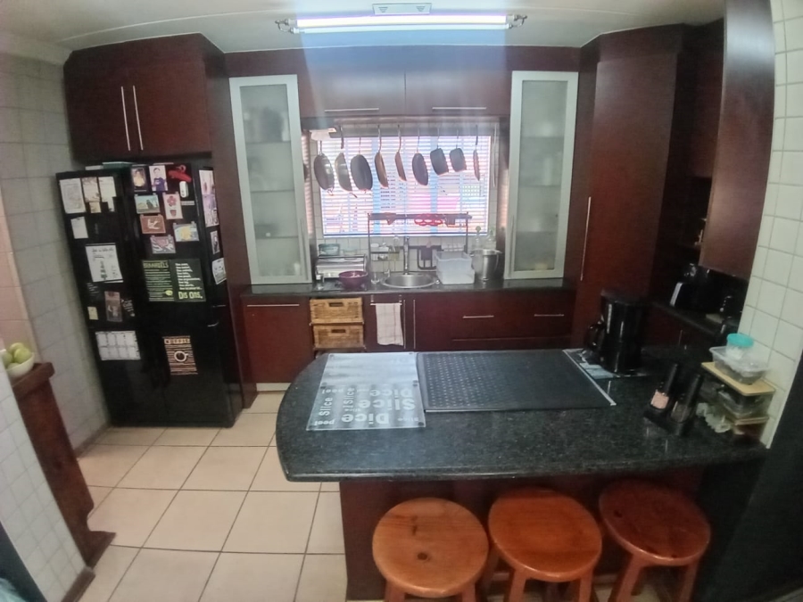 To Let 4 Bedroom Property for Rent in Geelhoutpark North West